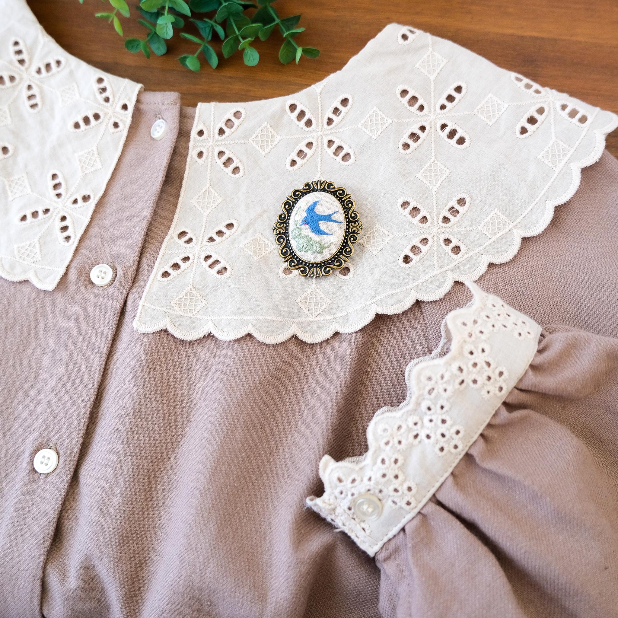 【受注制作】森の仲間たちのブローチ(ツバメ)　＊刺繍 | 3枚目