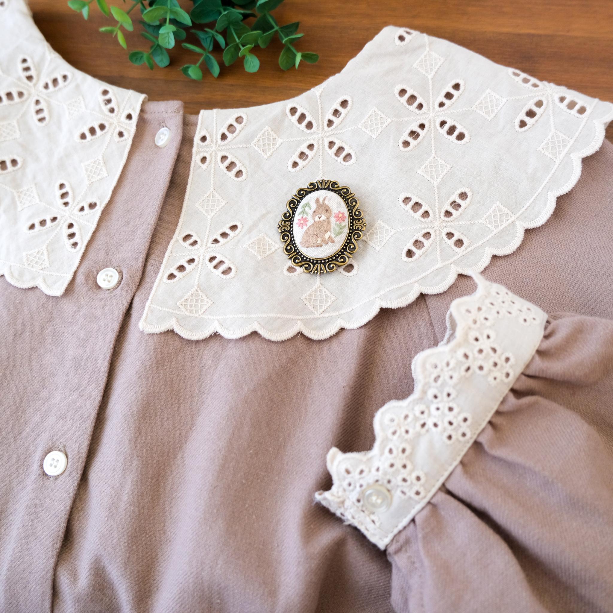 【受注制作】森の仲間たちのブローチ(ウサギ) *刺繍 | 3枚目