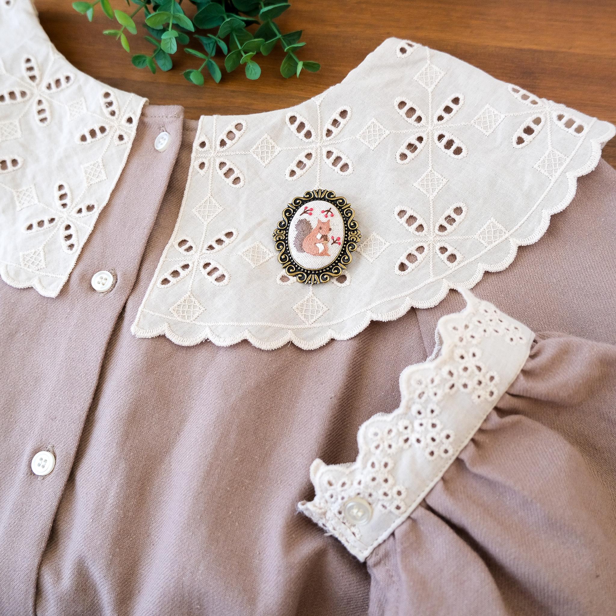 【受注制作】森の仲間たちのブローチ(リス) *刺繍 | 3枚目